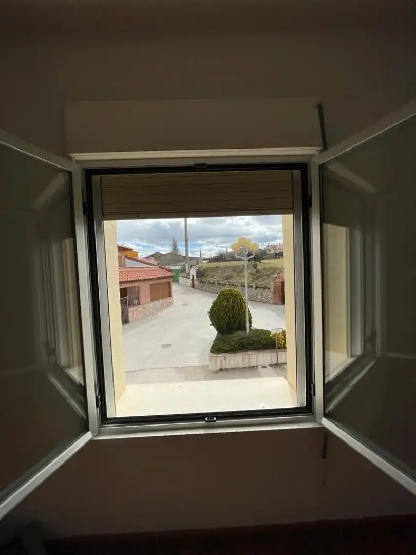 Vista exterior de Casa adosada en venda en Corrales del Vino amb Moblat, Forn i Rentadora