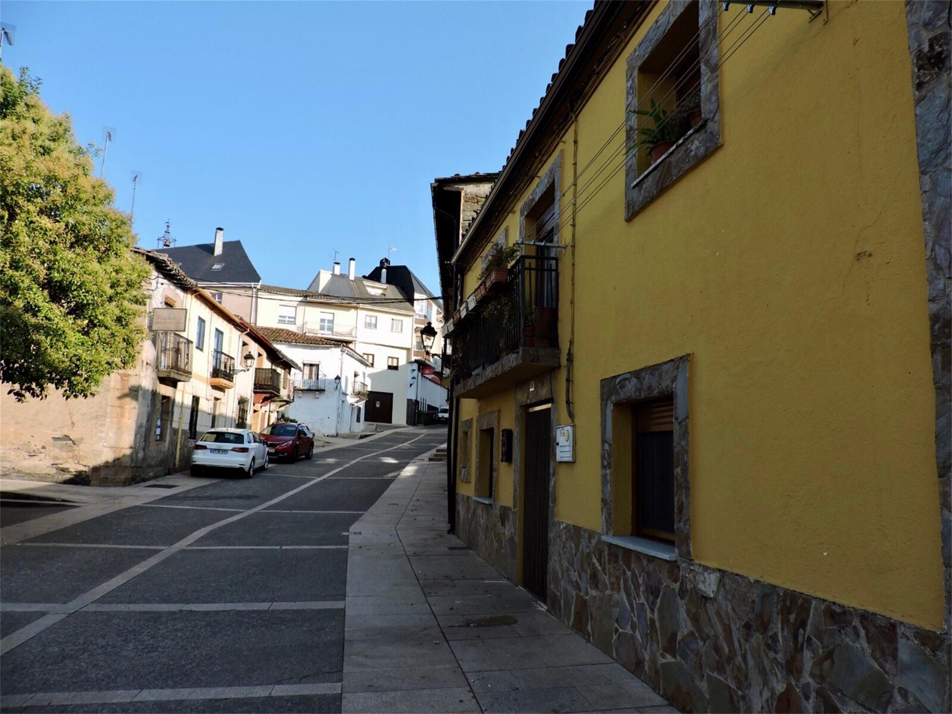 Vista exterior de Casa adosada en venda en Alcañices amb Jardí privat, Parquet i Traster