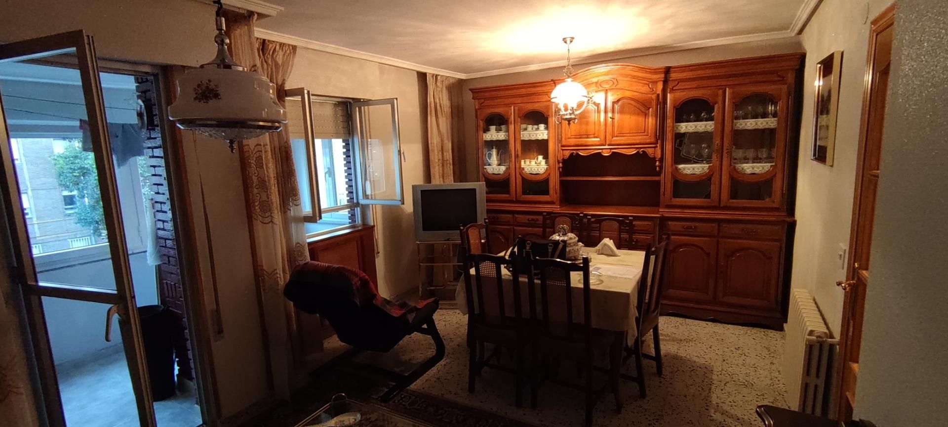 Menjador de Pis en venda en Ponferrada amb Calefacció, Terrassa i Traster