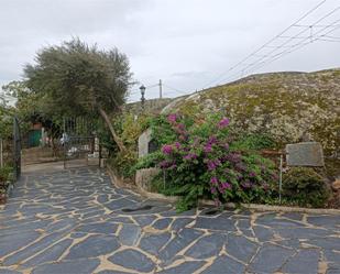 Vista exterior de Casa o xalet en venda en Valencia de Alcántara amb Calefacció, Jardí privat i Terrassa