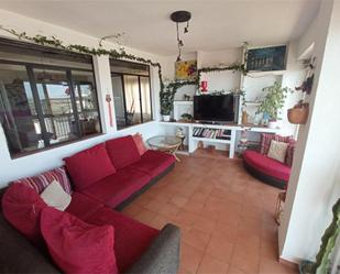 Sala d'estar de Apartament de lloguer en Salobreña amb Balcó