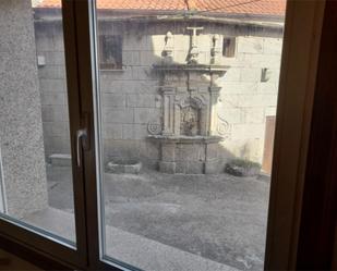 Vista exterior de Casa adosada en venda en Cualedro amb Terrassa