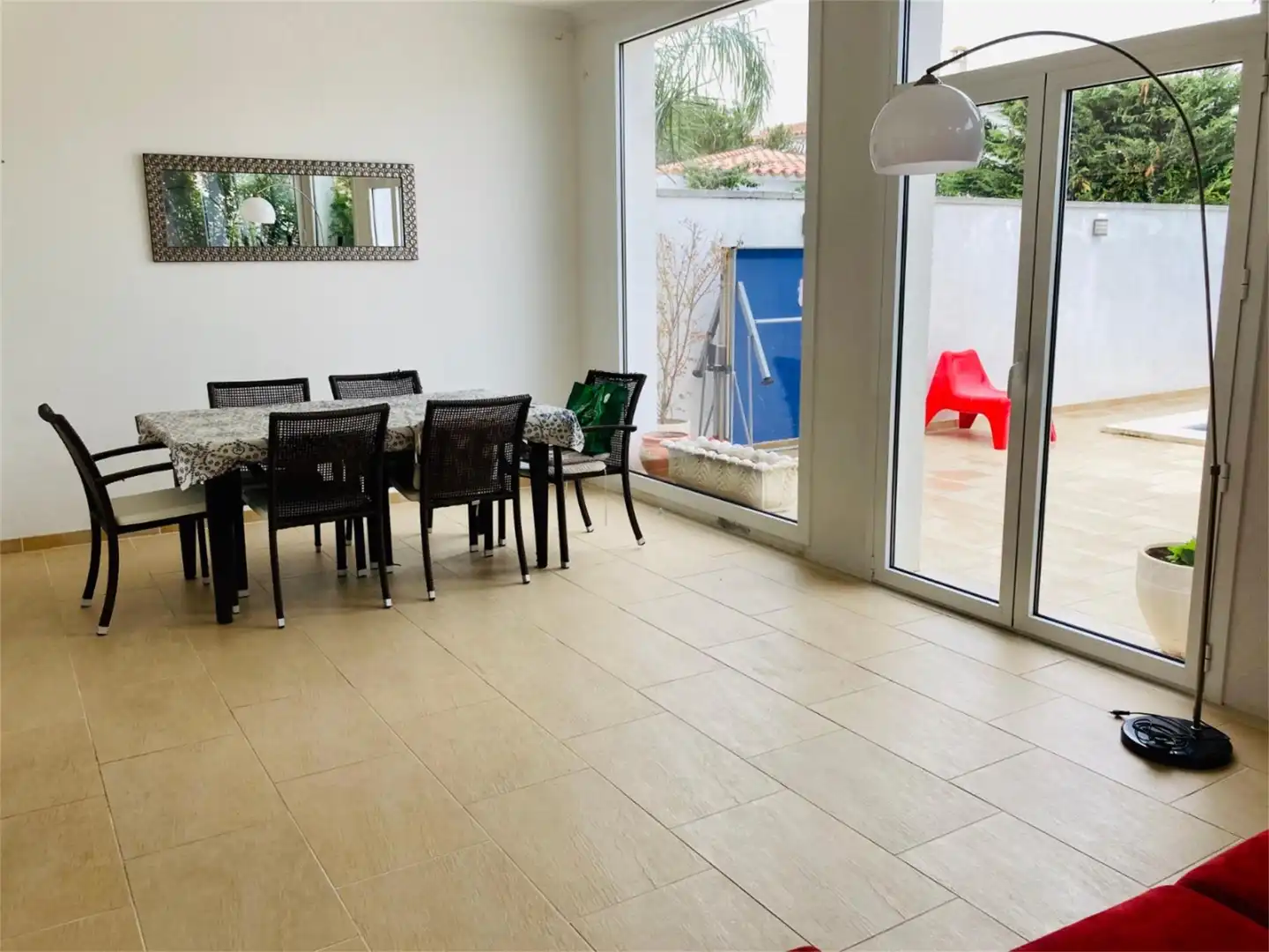 Wohnung zum Verkauf in Carrer del Pení, 144, Peni Esszimmer von Wohnung zum Verkauf in Empuriabrava mit Klimaanlage, Heizung und Privatgarten