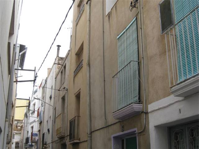 Casa adosada en venta en carrer murada de baix de 