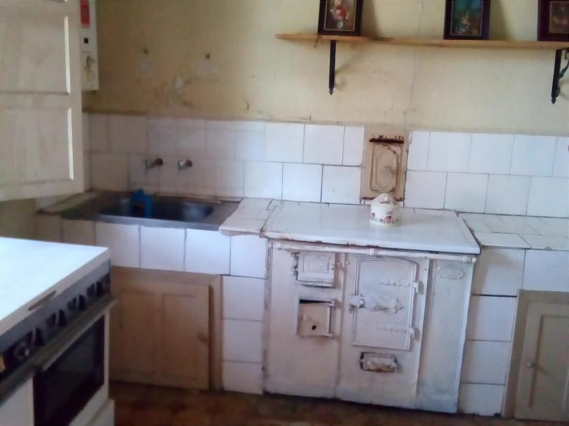 Cuina de Casa adosada en venda en Lugo Capital amb Jardí privat i Rentadora