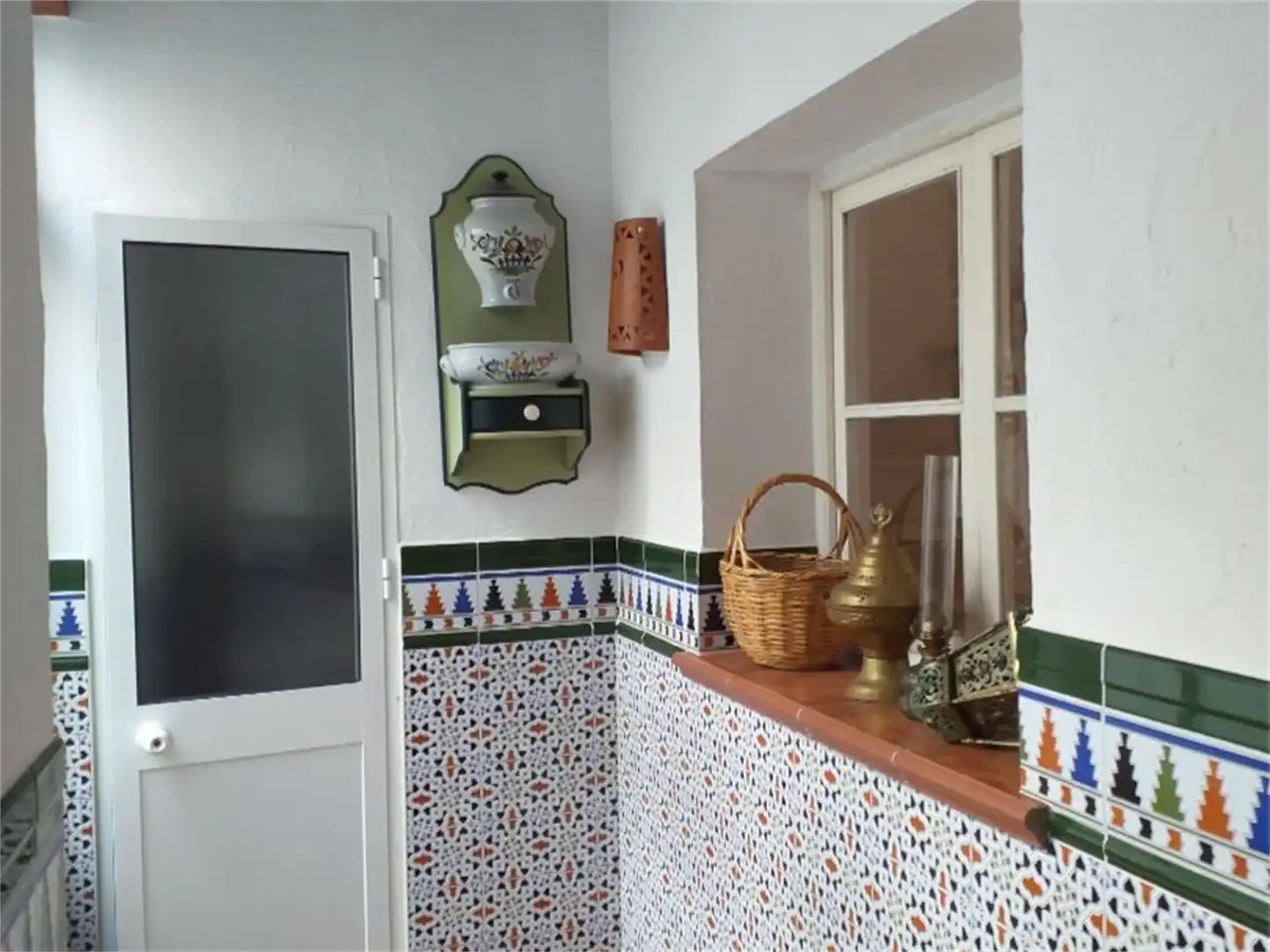 Casa adosada en venta en Calle San Sebastián, 31, Trebujena Cocina de Casa adosada en venta en Trebujena con Aire acondicionado y Terraza