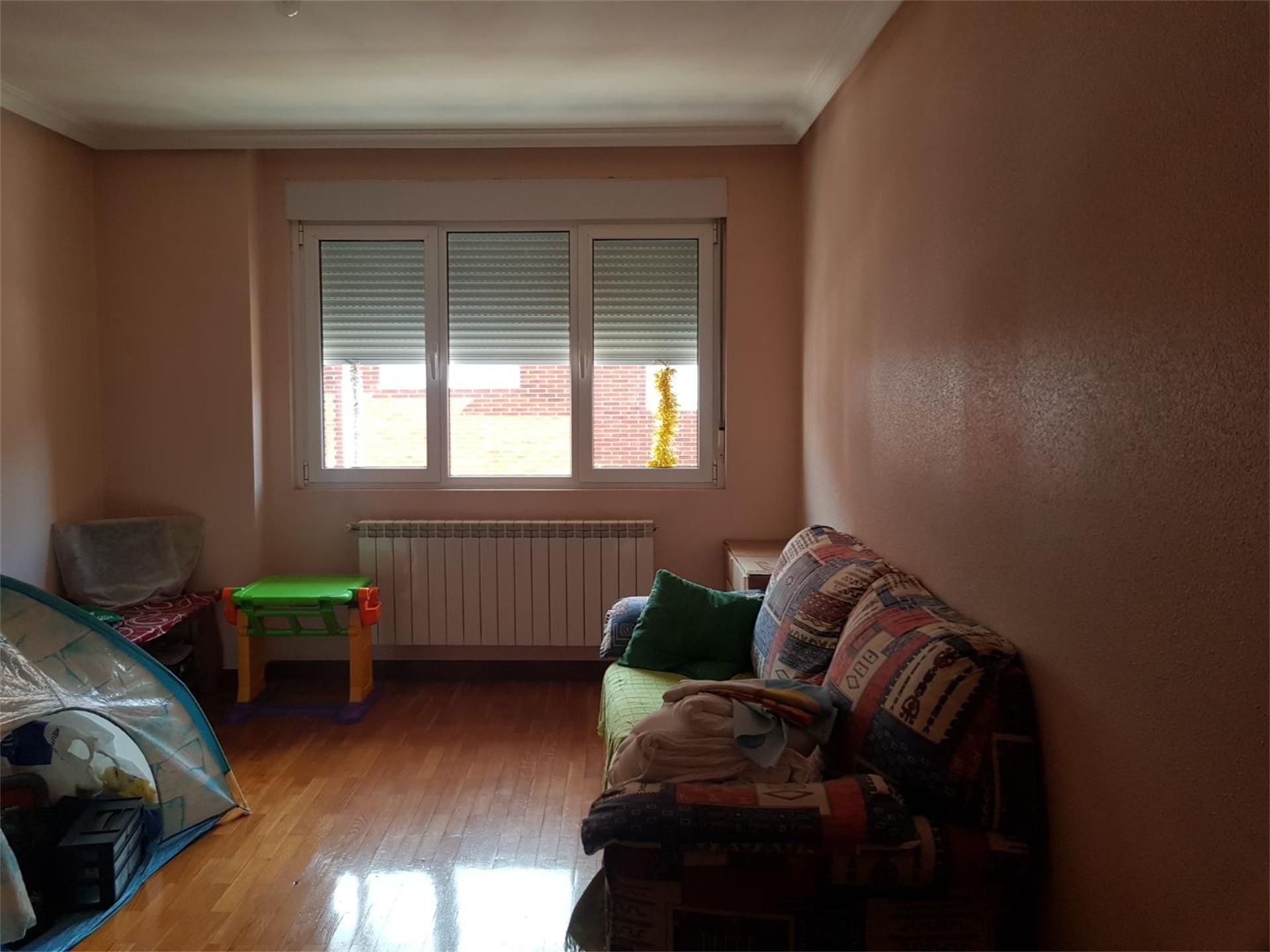 Living room of Duplex for sale in Saldaña  with Heating, Parquet flooring and Storage room
