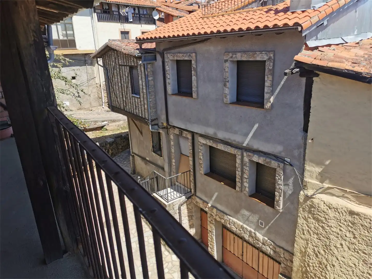 Vista exterior de Casa adosada en venda en Villanueva del Conde amb Terrassa, Rentadora i Balcó