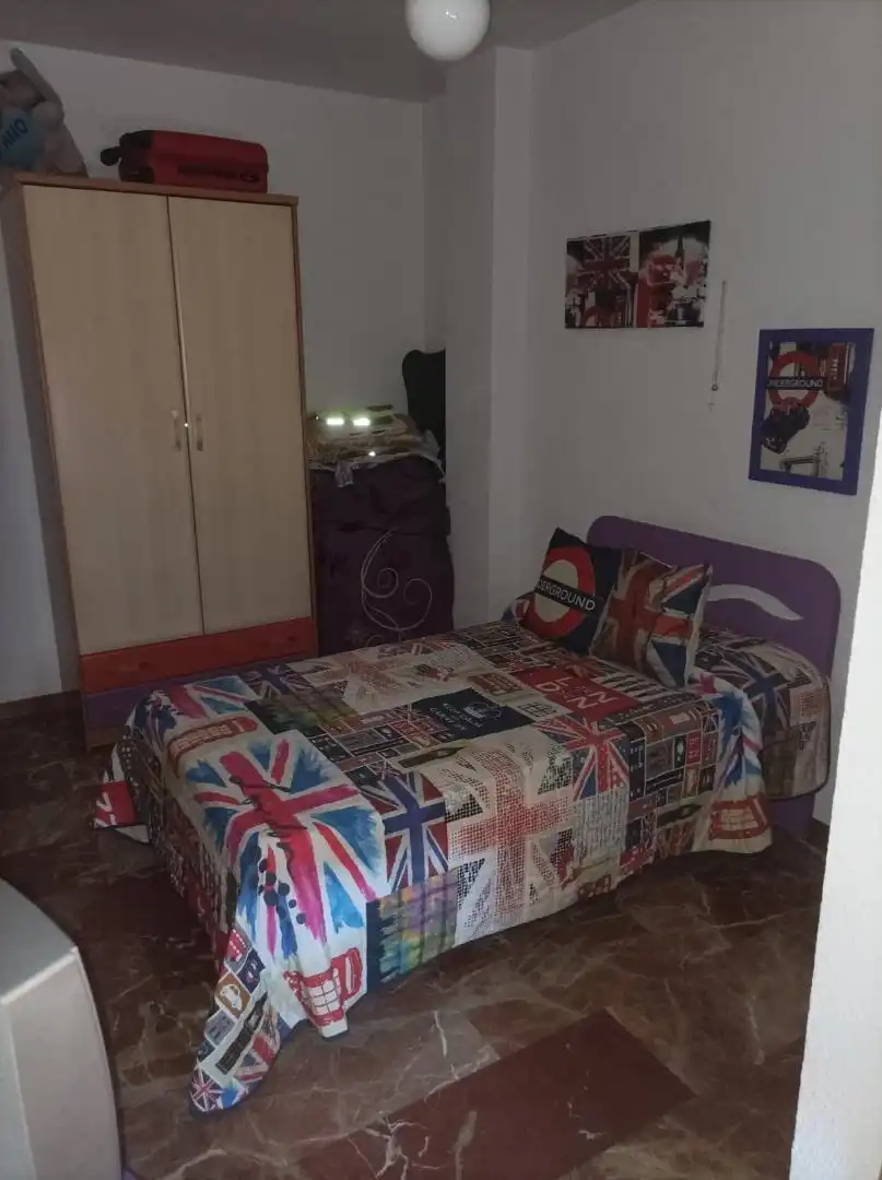 Casa adosada en venda a Felguera, Arrayanes Dormitori de Casa adosada en venda en Linares amb Aire condicionat, Calefacció i Terrassa