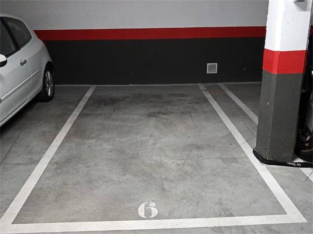 Garaje en Alquiler en Calle Kilimanjaro, 14 en Prado Santo Domingo - Ensanche