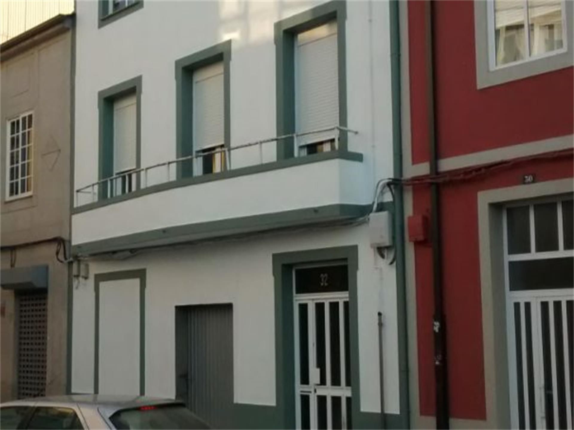Vista exterior de Casa adosada en venda en Sarria amb Calefacció, Parquet i Terrassa