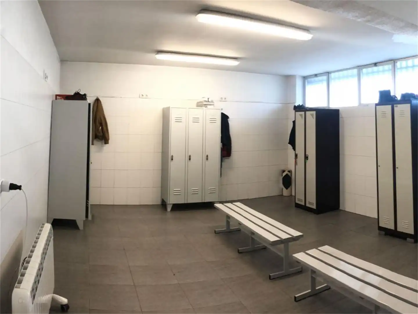 Badezimmer von Fabrikhallen zum Verkauf in Loiu mit Klimaanlage und Heizung