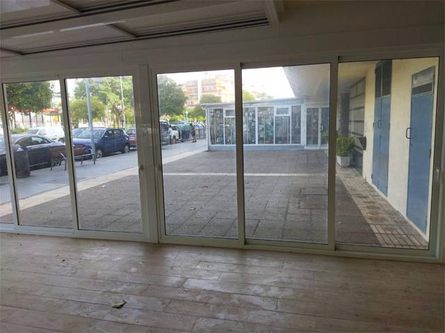 Local comercial en Alquiler en Carrer Amadeu Vives, 32 en La Pineda