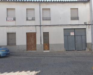 Vista exterior de Casa adosada en venda en Pozoblanco amb Jardí privat, Terrassa i Traster