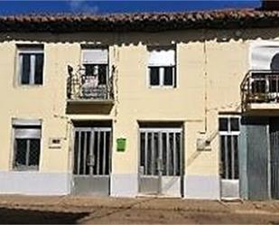 Vista exterior de Casa adosada en venda en Camarzana de Tera amb Balcó