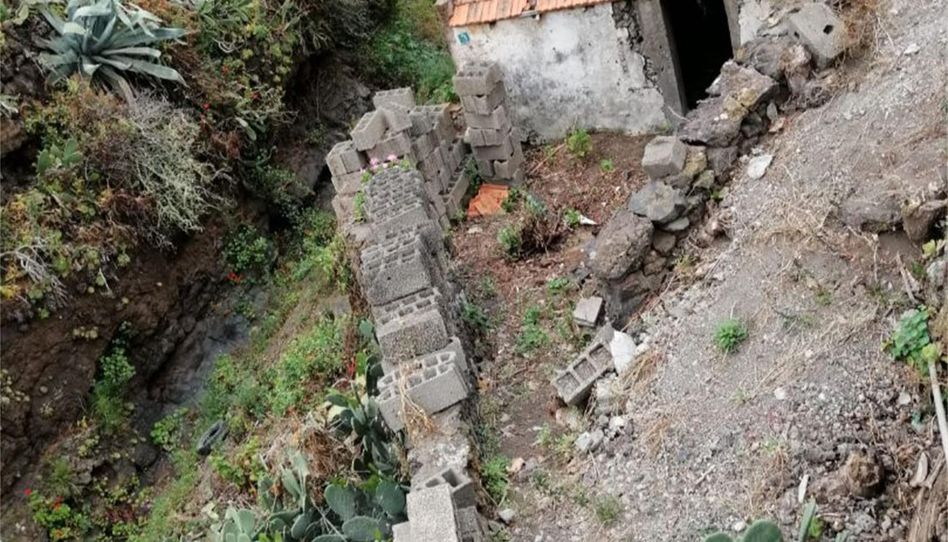 Casa adosada en venta en Calle San Pedro, 1a, Valverde (Santa Cruz de Tenerife), Santa Cruz de Tenerife - imagen 1 Foto 1 de Casa adosada en venta en Calle San Pedro, 1a, Valverde (Santa Cruz de Tenerife), Santa Cruz de Tenerife