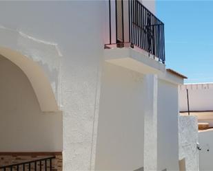 Vista exterior de Casa adosada en venda en Yunquera amb Jardí privat, Terrassa i Traster