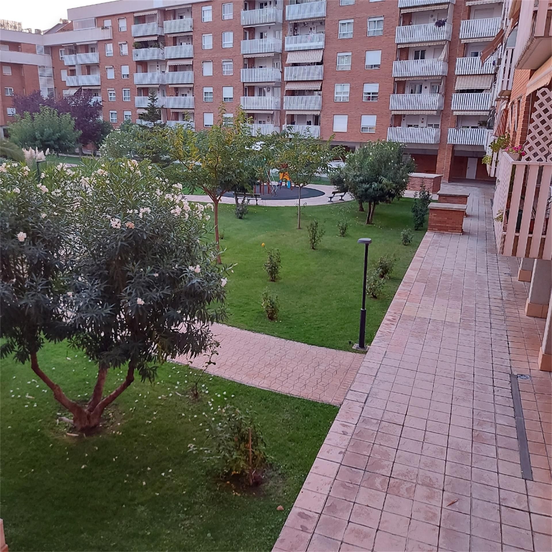 Jardí de Pis en venda en  Zaragoza Capital amb Aire condicionat, Calefacció i Terrassa