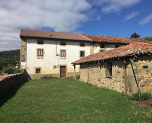 Vista exterior de Finca rústica en venda en Campoo de Yuso amb Jardí privat, Traster i Balcó