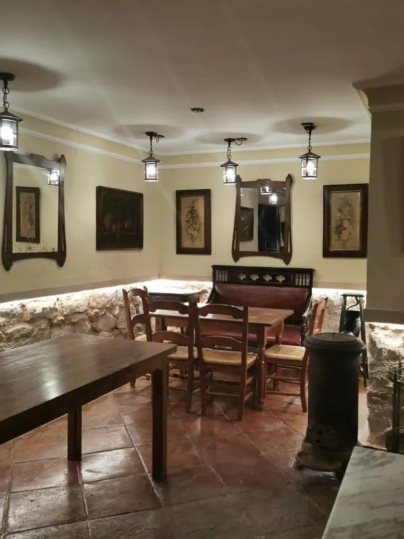 Local de lloguer a Calle Millán de Priego, 49, San Bartolomé - Millán de Priego Menjador de Local de lloguer en Jaén amb Aire condicionat