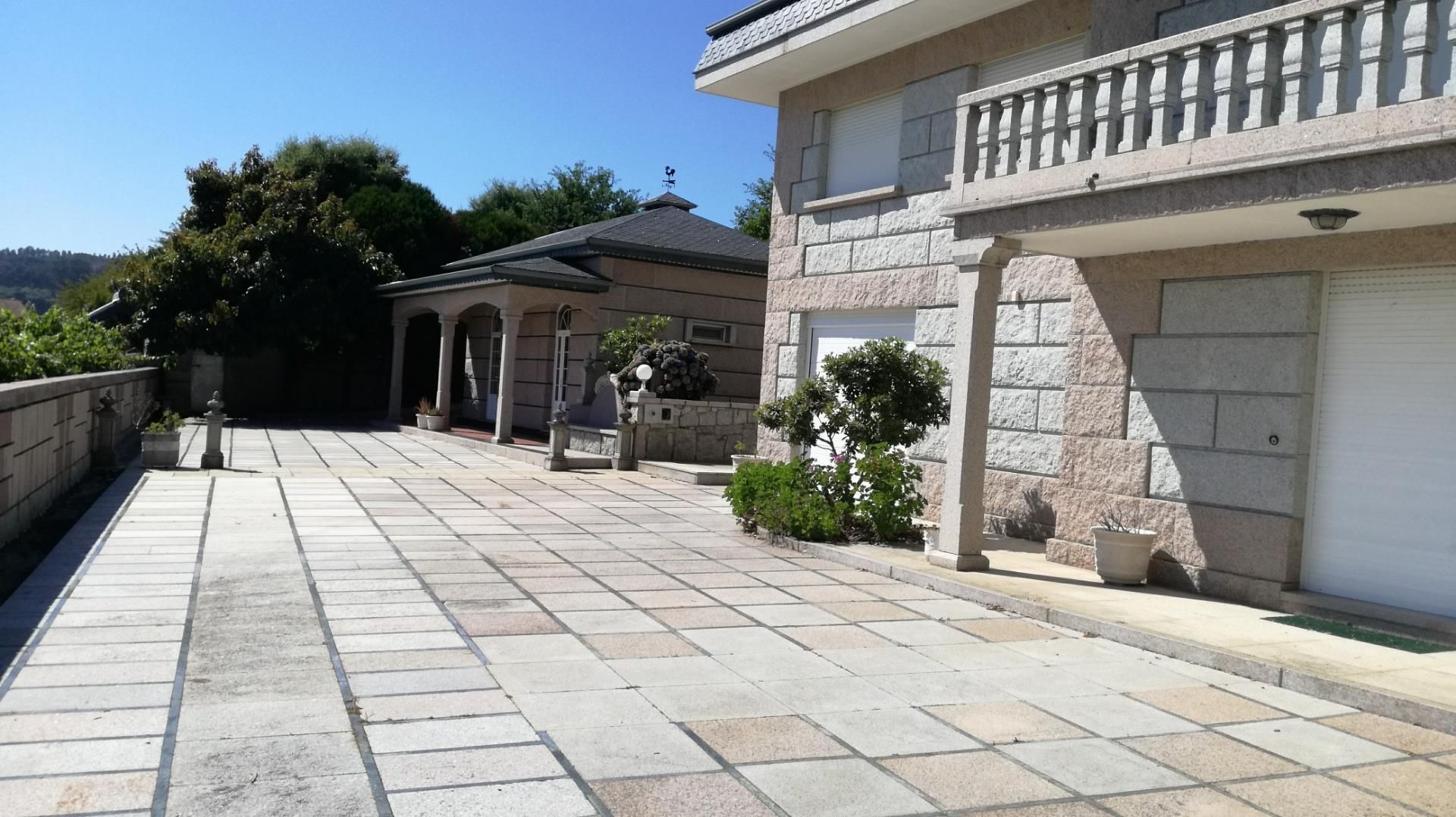 Vista exterior de Casa o xalet en venda en O Rosal   amb Calefacció, Jardí privat i Parquet