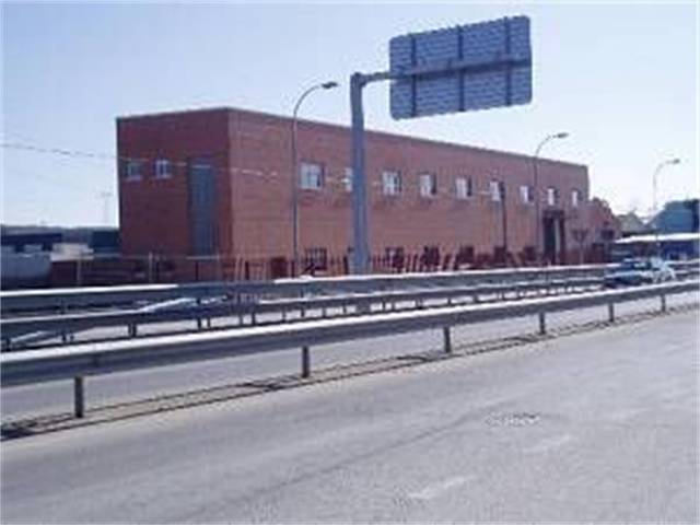 Local comercial en Alquiler en M-111, 700K en Zona Industrial