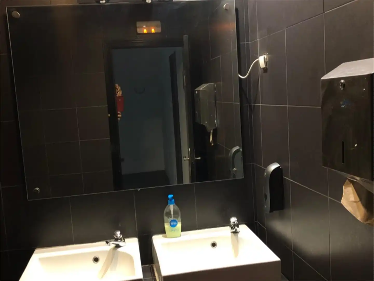 Baño de Local de alquiler en Madrid con Aire acondicionado