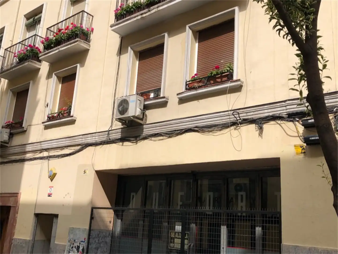 Vista exterior de Local de alquiler en Madrid con Aire acondicionado