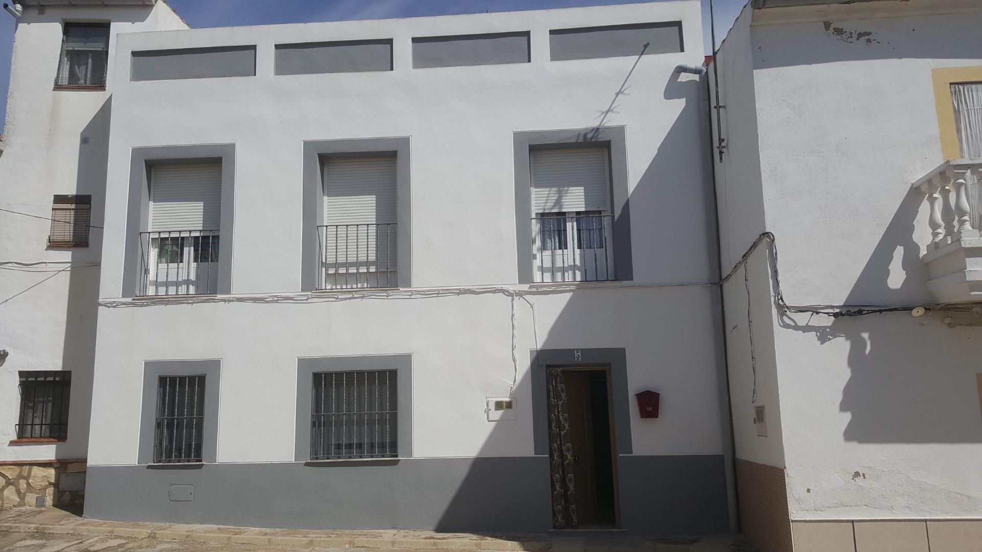 Vista exterior de Casa adosada en venda en Membrío amb Terrassa, Traster i Balcó