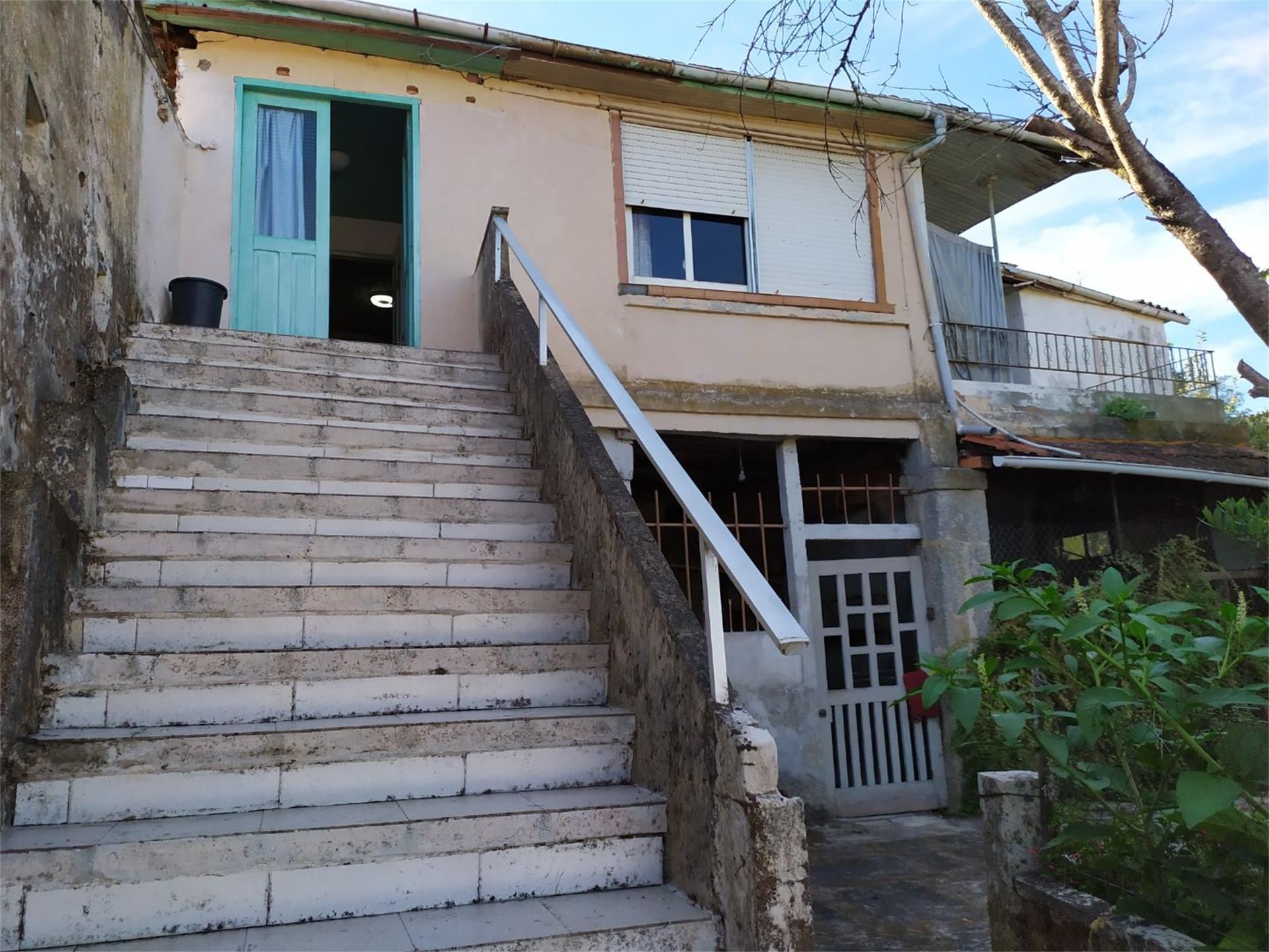 Vista exterior de Casa o xalet en venda en Leiro amb Terrassa