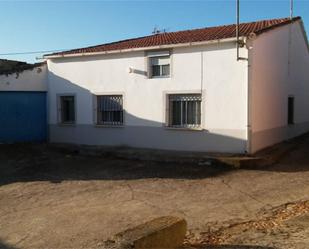 Exterior view of Single-family semi-detached for sale in Valdefinjas