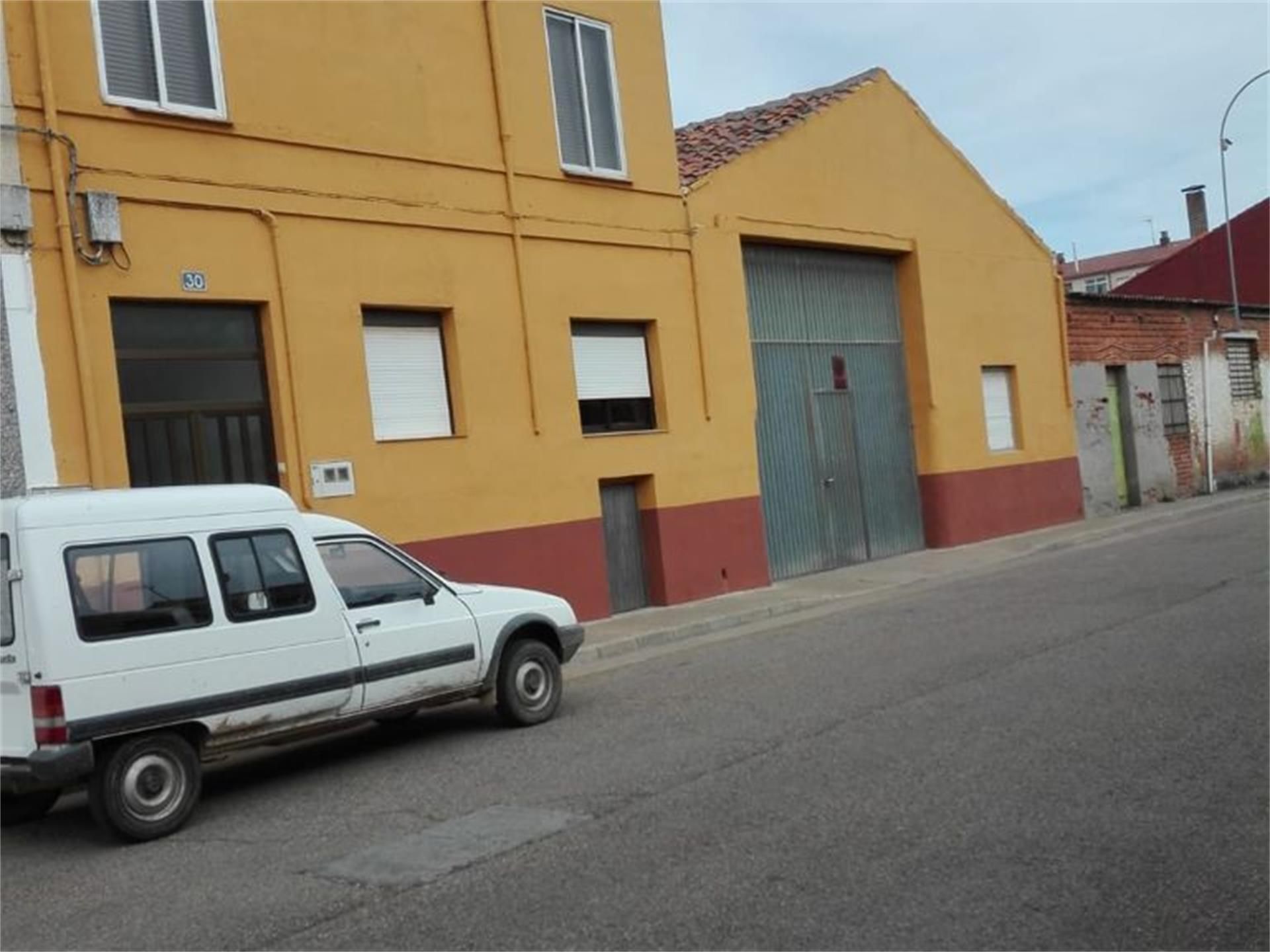 Parking of Flat for sale in Santa María del Páramo  with Heating, Storage room and Furnished