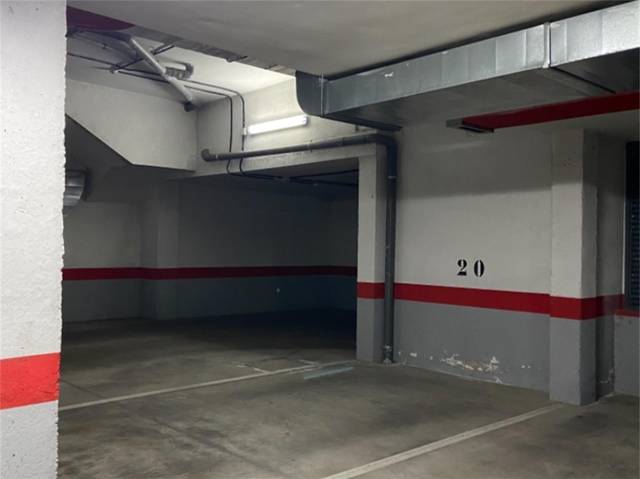 Garaje en Alquiler en Calle José María Cavero en San Pascual