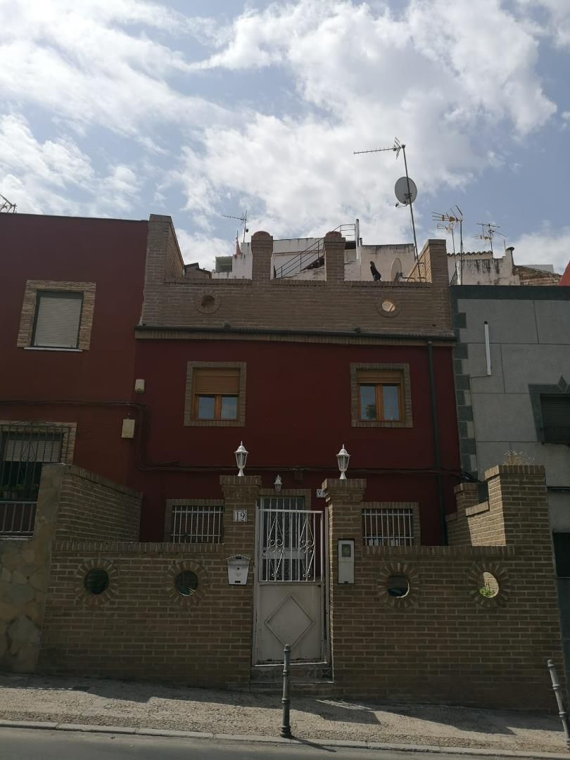Exterior view of Single-family semi-detached for sale in  Jaén Capital  with Air Conditioner and Terrace