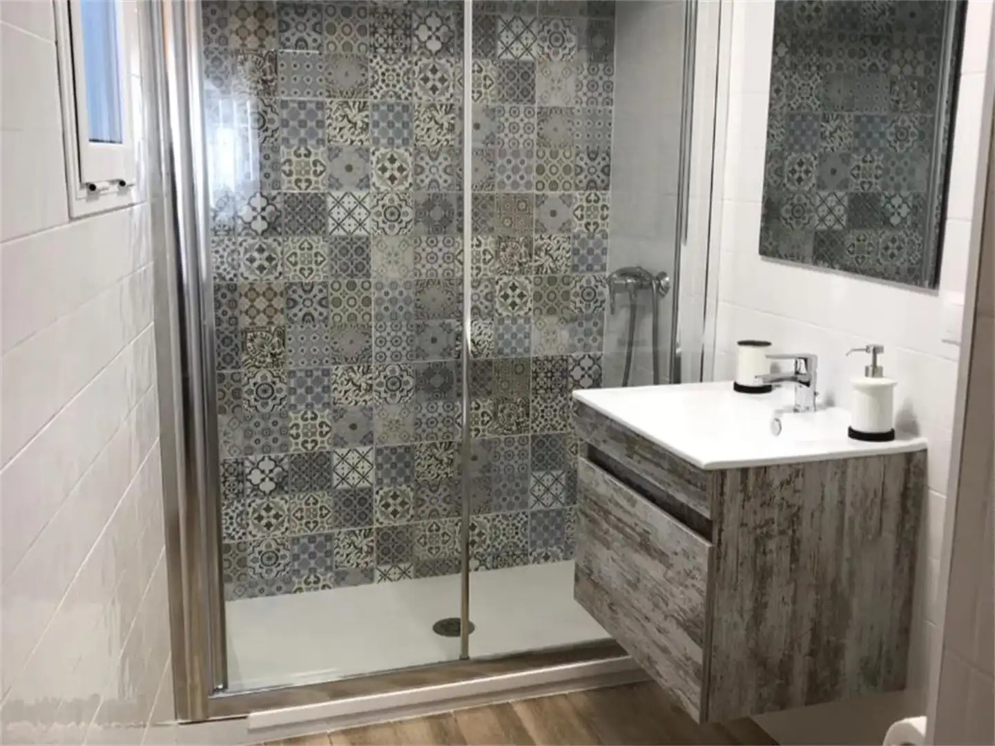 Country homes for rent in Camino de Enmedio, Avda Pescia - Ctra de Frigiliana Bathroom of Country homes for rent in Nerja with Air Conditioner, Terrace and Swimming Pool