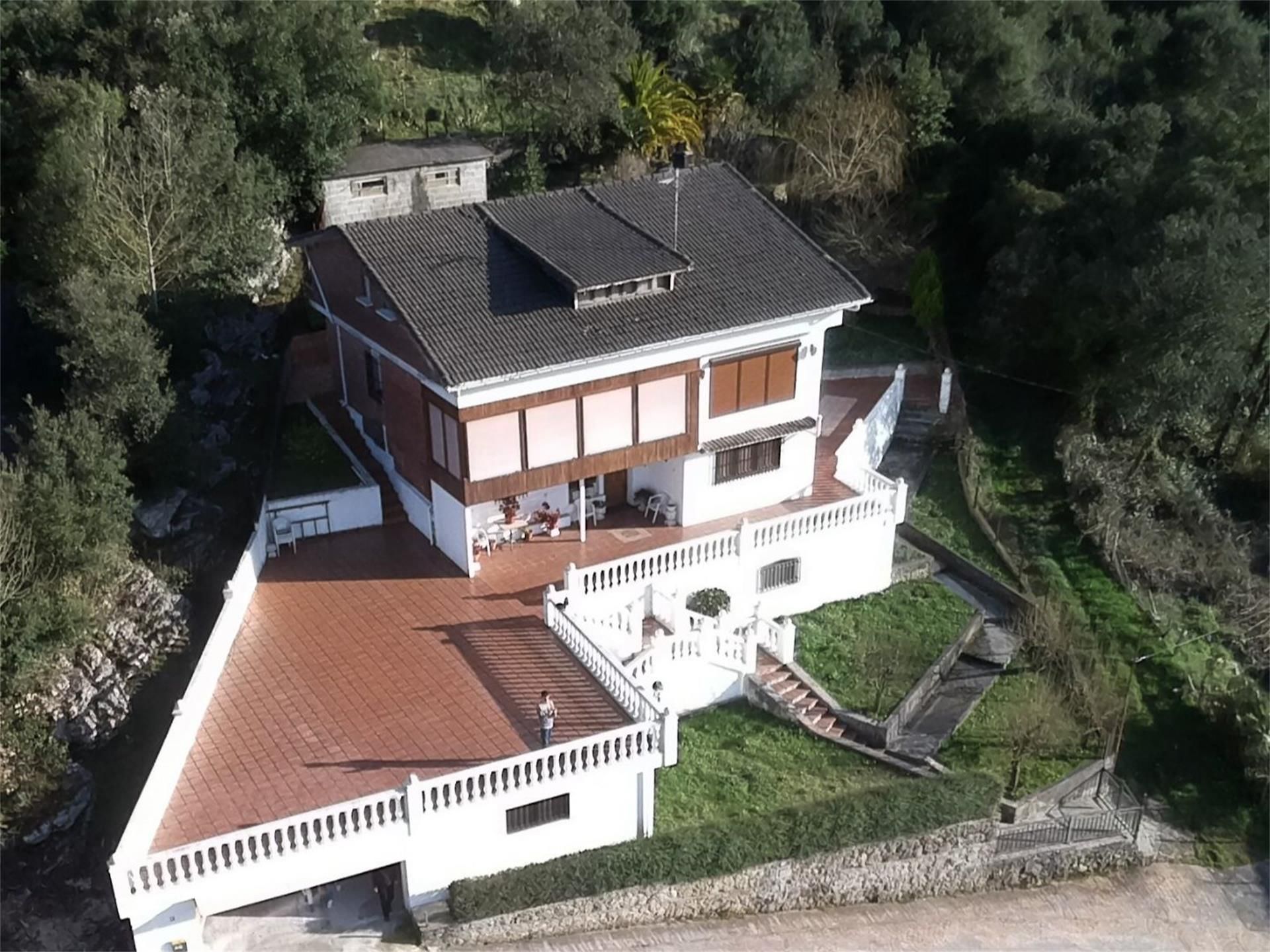 Vista exterior de Casa o xalet en venda en Ramales de la Victoria amb Terrassa i Balcó