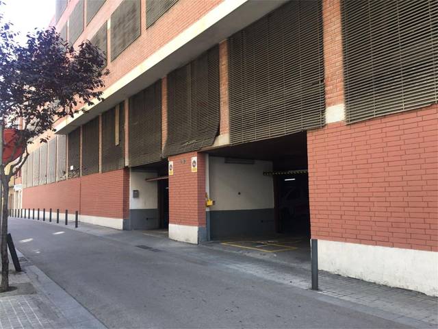Garaje en Alquiler en Carrer de Claret, 17 en La Torrassa