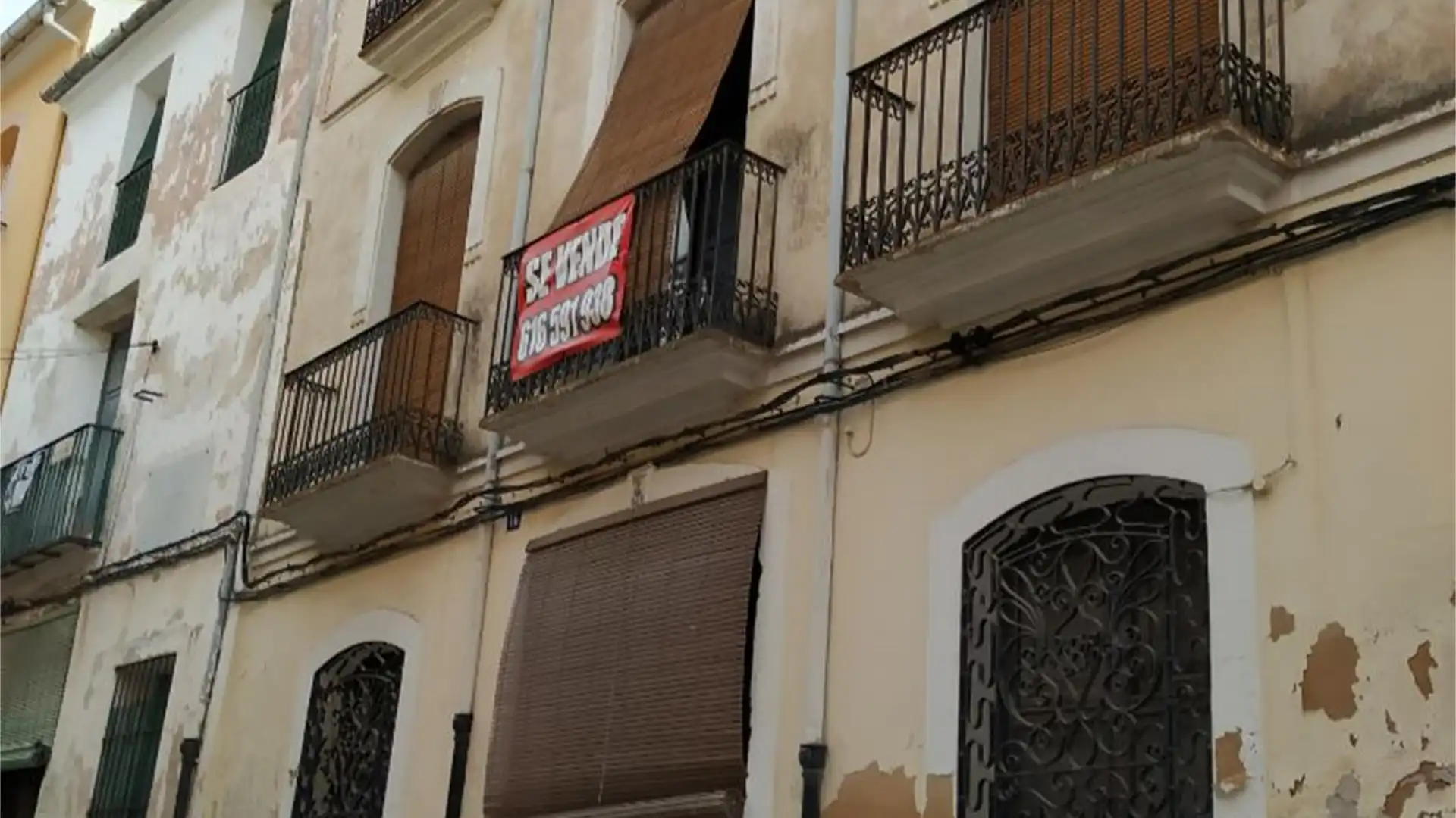 Vista exterior de Casa adosada en venta en Enguera