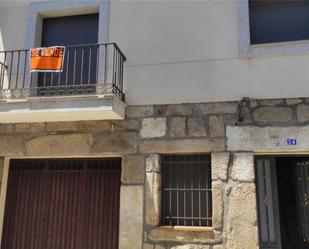 Vista exterior de Pis en venda en La Adrada  amb Balcó