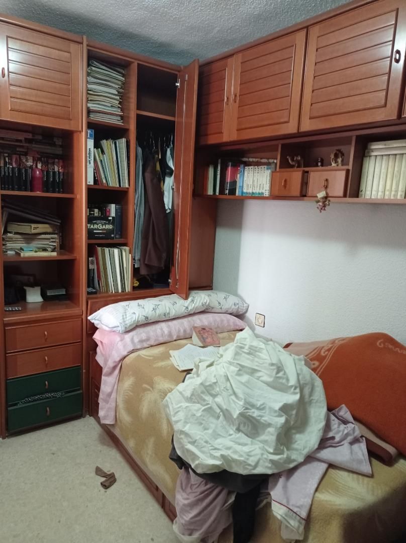Dormitori de Pis en venda en  Granada Capital amb Aire condicionat, Calefacció i Parquet