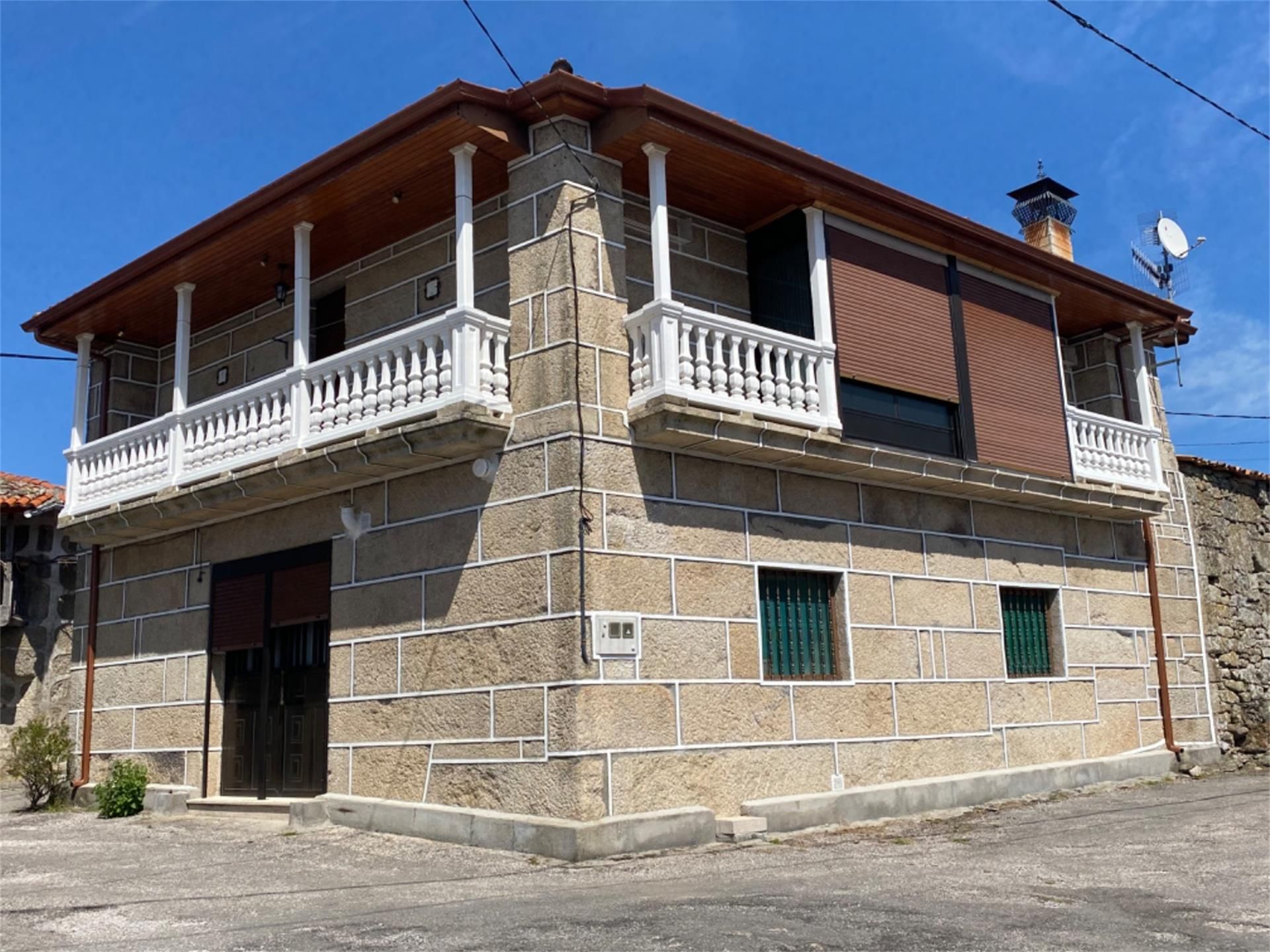 Vista exterior de Casa o xalet en venda en Vilar de Barrio amb Balcó