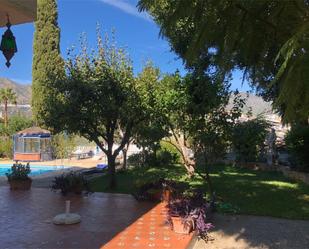 Vista exterior de Casa o xalet en venda en Mijas amb Aire condicionat, Piscina i Balcó