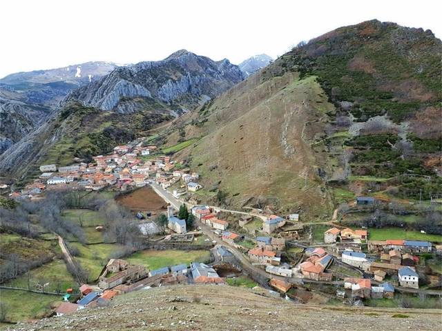 Casa adosada en Venta en Calle Huerta, 4 en Sena de Luna