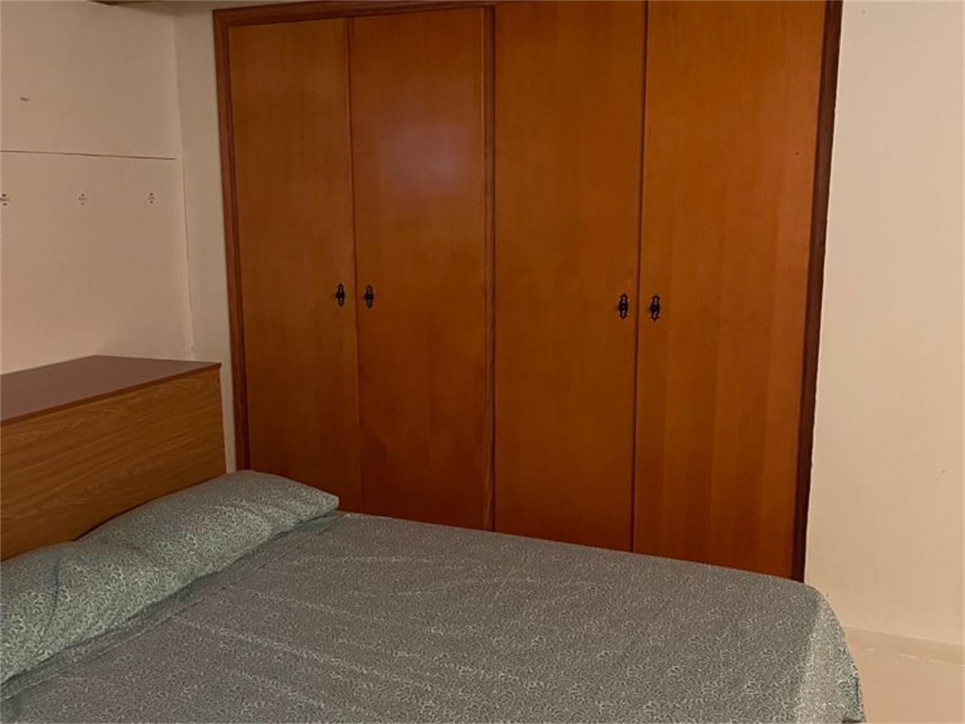 Bedroom of Planta baja to share in  Valencia Capital  with Furnished, Oven and Washing machine