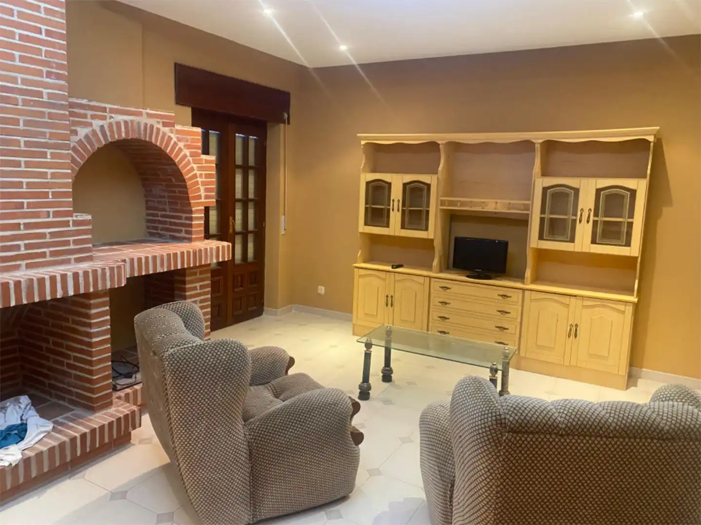 Piso en venta en Paseo de Fuera, Madrigal de las Altas Torres Sala de estar de Piso en venta en Madrigal de las Altas Torres con Calefacción y Terraza