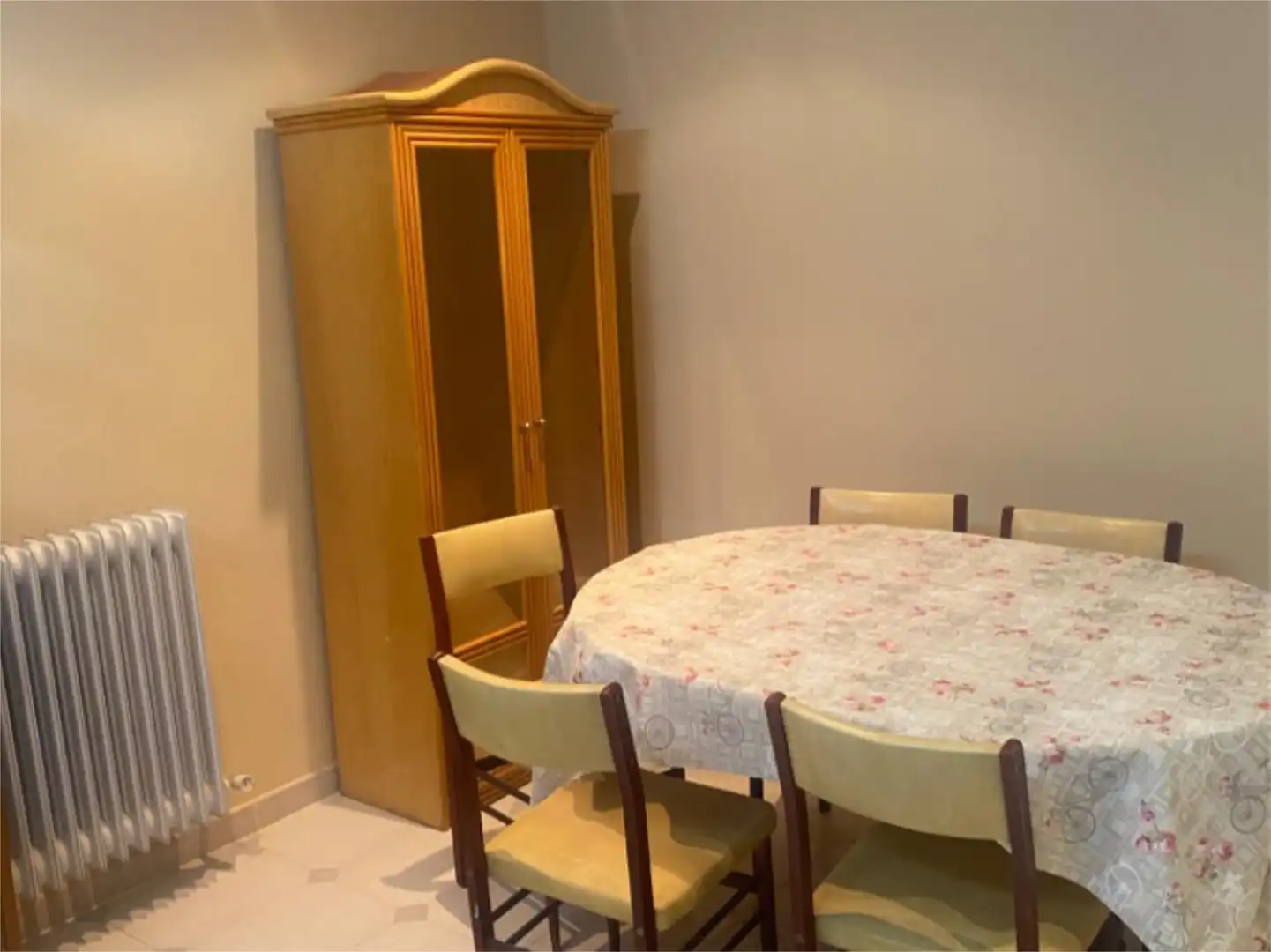 Piso en venta en Paseo de Fuera, Madrigal de las Altas Torres Comedor de Piso en venta en Madrigal de las Altas Torres con Calefacción y Terraza