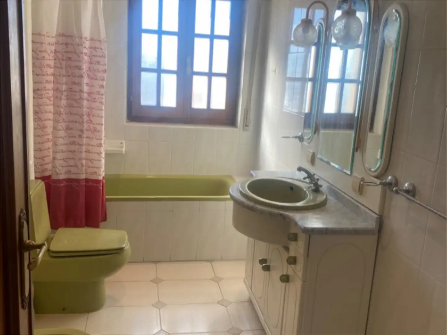 Piso en venta en Paseo de Fuera, Madrigal de las Altas Torres Baño de Piso en venta en Madrigal de las Altas Torres con Calefacción y Terraza