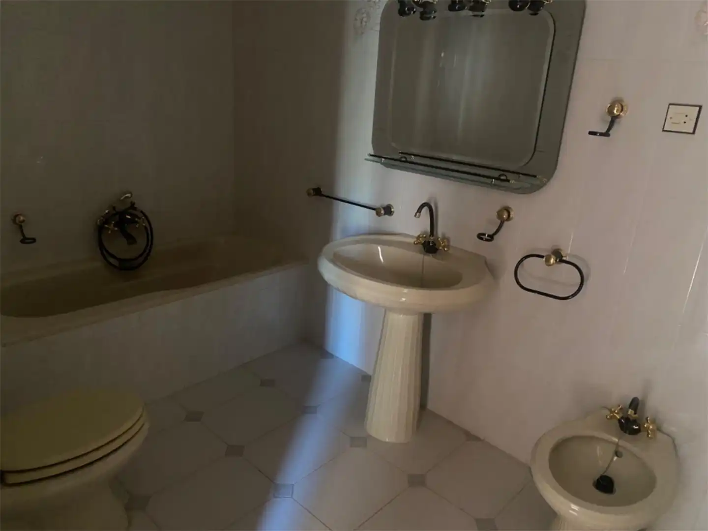 Piso en venta en Paseo de Fuera, Madrigal de las Altas Torres Baño de Piso en venta en Madrigal de las Altas Torres con Calefacción y Terraza
