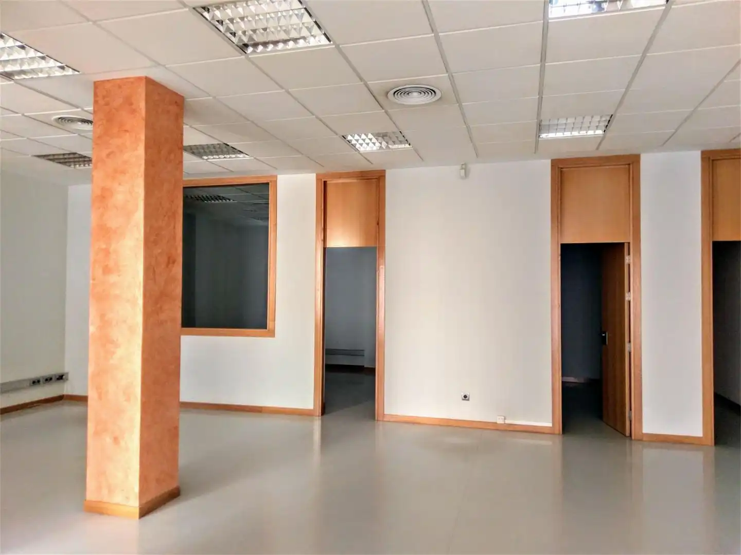 Oficina en venda a Avenida Juan Carlos I, Los Martinez del Puerto Oficina en venda en Murcia