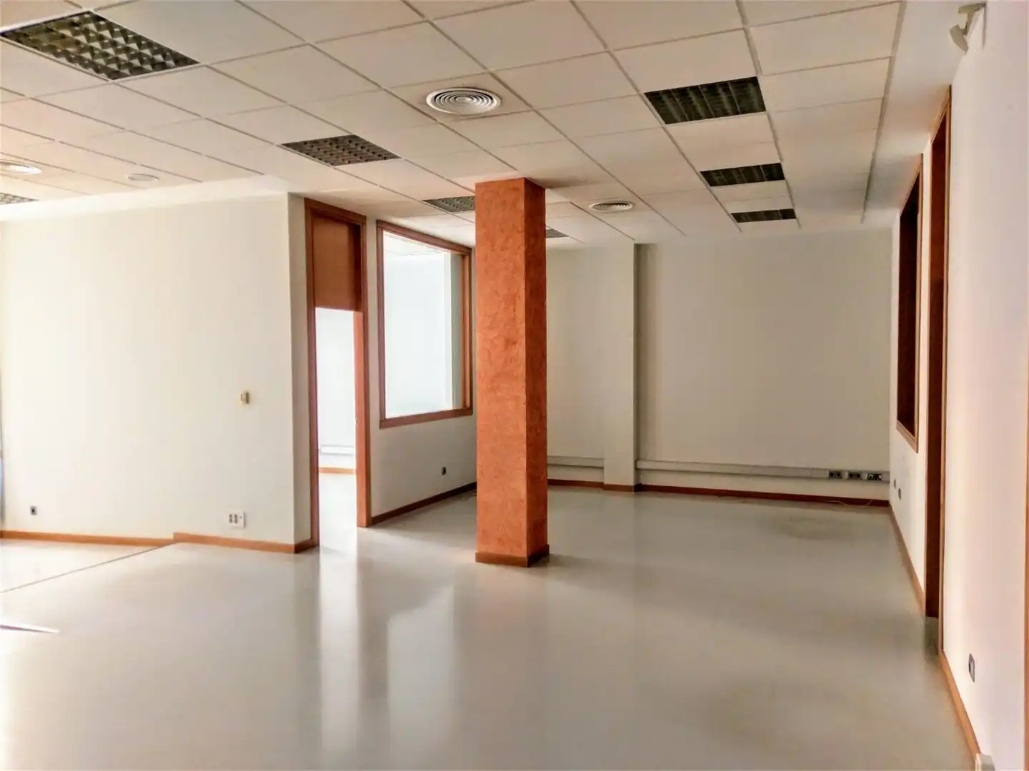 Oficina en venda a Avenida Juan Carlos I, Los Martinez del Puerto Oficina en venda en Murcia